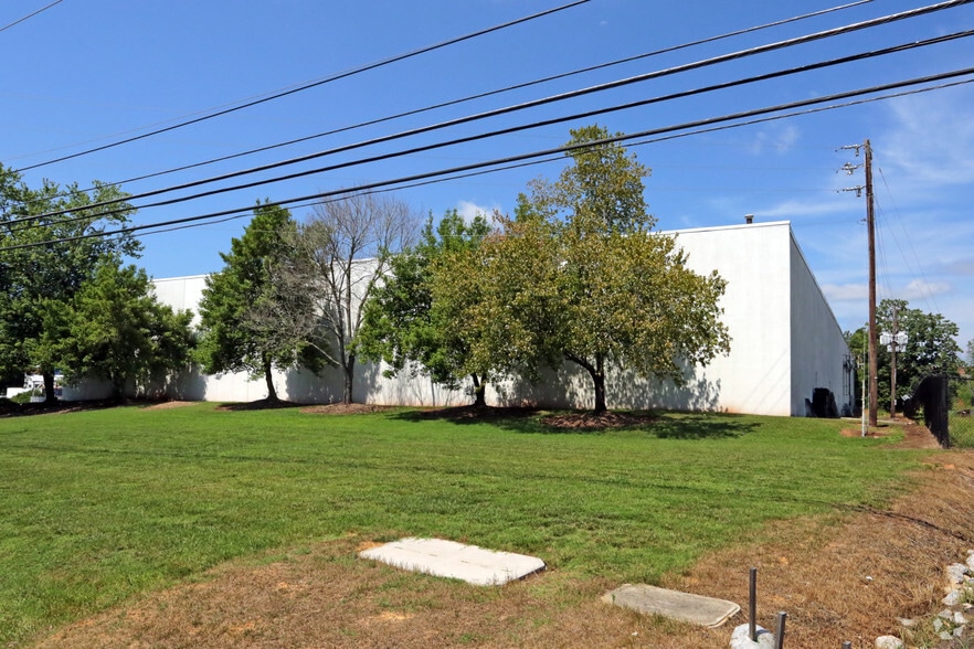 More Photos Of 409 Airport Blvd, Morrisville Warehouse For Lease