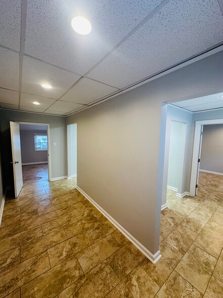More Photos Of 5857 Kellogg Ave, Cincinnati Office For Lease