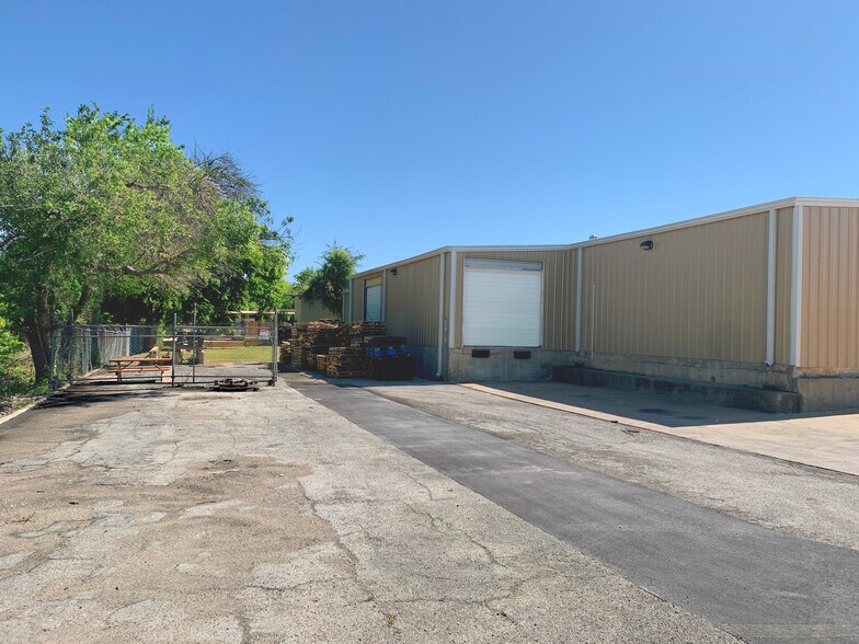 More Photos Of 9300 Brown Ln, Austin Warehouse For Lease