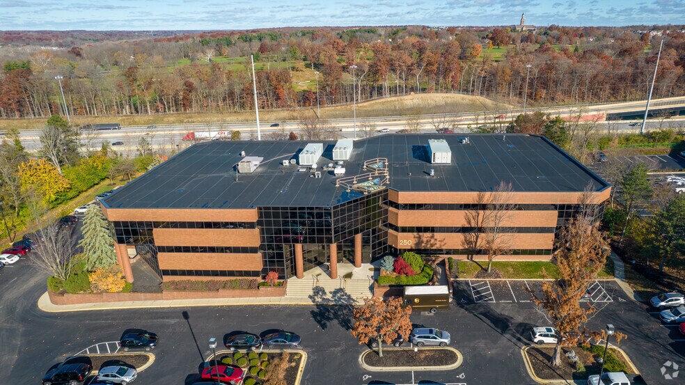 More Photos Of 250 Old Wilson Bridge Rd, Worthington Office For Lease