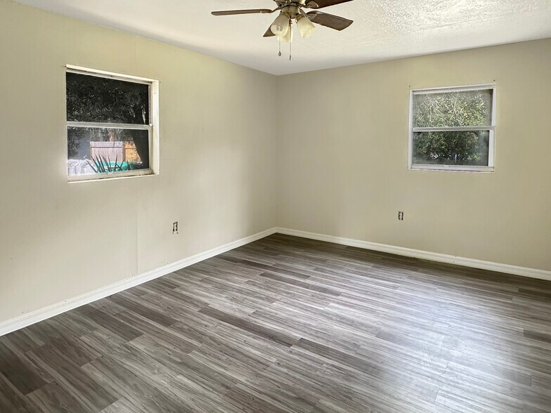 More Photos Of 1904 Historic Goldsboro Blvd, Sanford Flex For Sale