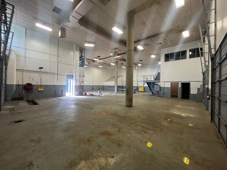 More Photos Of 275 Portsmouth Ave, Stratham Light Manufacturing For Sale