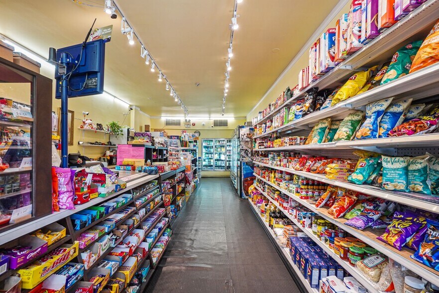 More Photos Of 6125-6131 Av de Monkland, Montréal Storefront Retail Residential For Lease