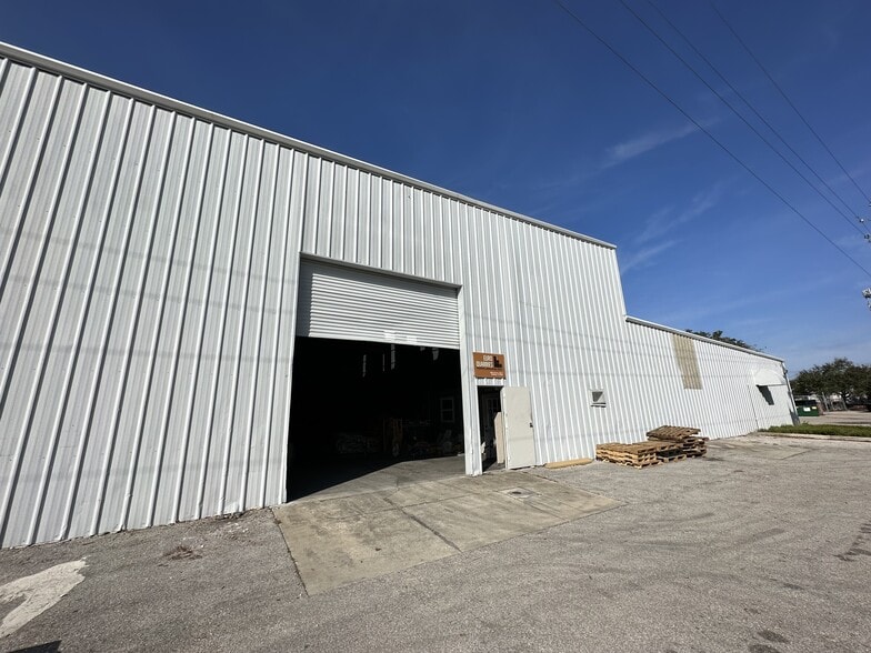 More Photos Of 6205 31st St E, Bradenton Warehouse For Lease