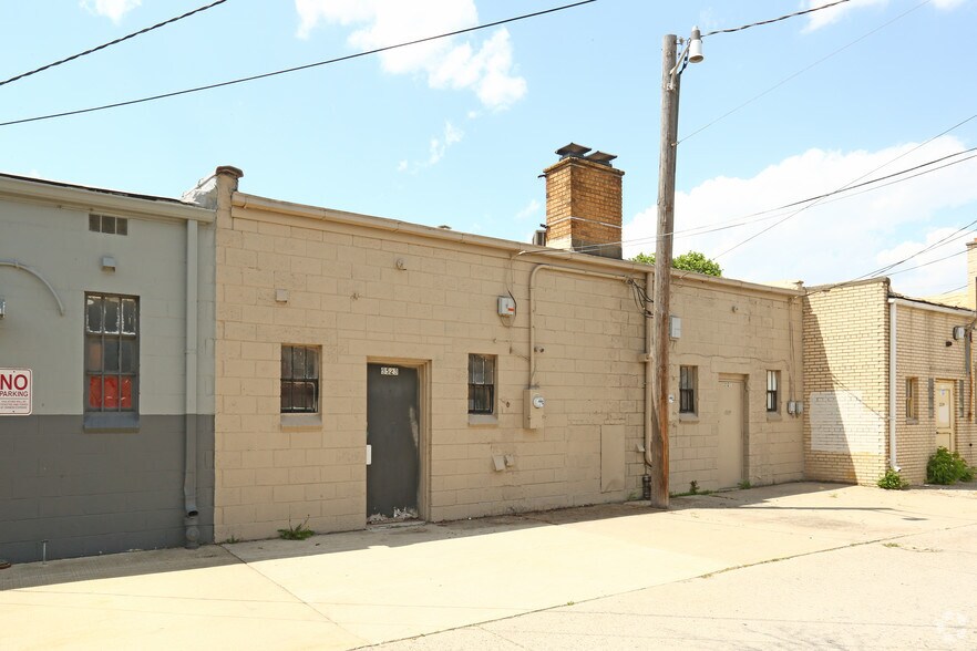 More Photos Of 3521-3523 Fort St, Lincoln Park General Retail For Sale