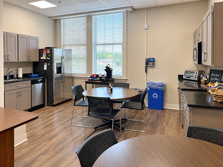 More Photos Of 915 Hill Park, Macon Office For Sale