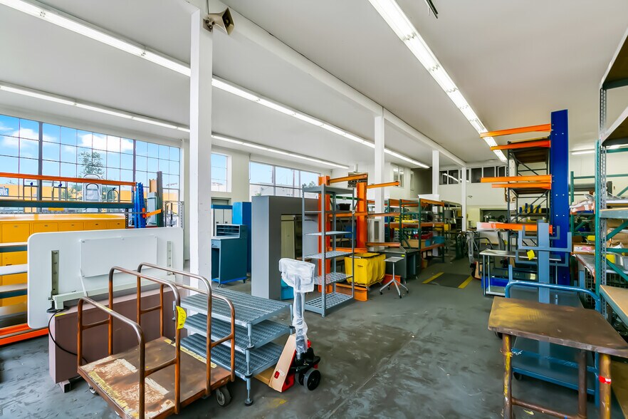 More Photos Of 712 SE 7th Ave, Portland Warehouse For Sale