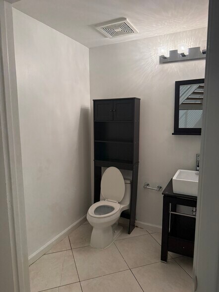 More Photos Of 410 Evernia St, West Palm Beach Apartments For Lease