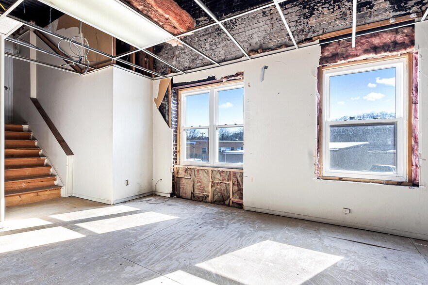 More Photos Of 1045 N Canal St, Pittsburgh Office For Sale