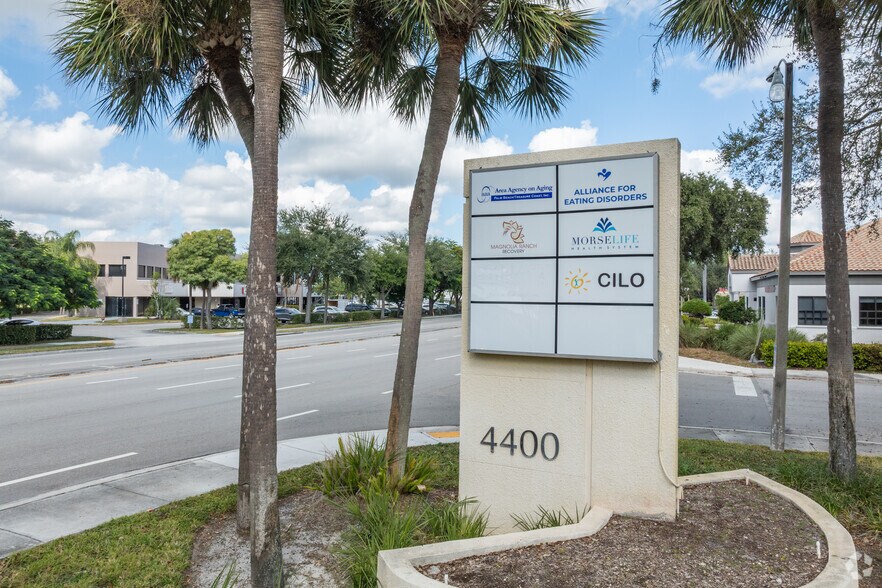More Photos Of 4400 N Congress Ave, West Palm Beach Medical For Sale