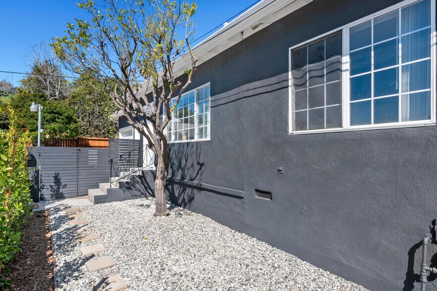 More Photos Of 2201 Avon St, Los Angeles Multifamily For Sale