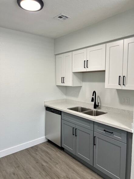 More Photos Of 2936 N 39th St, Phoenix Apartments For Sale