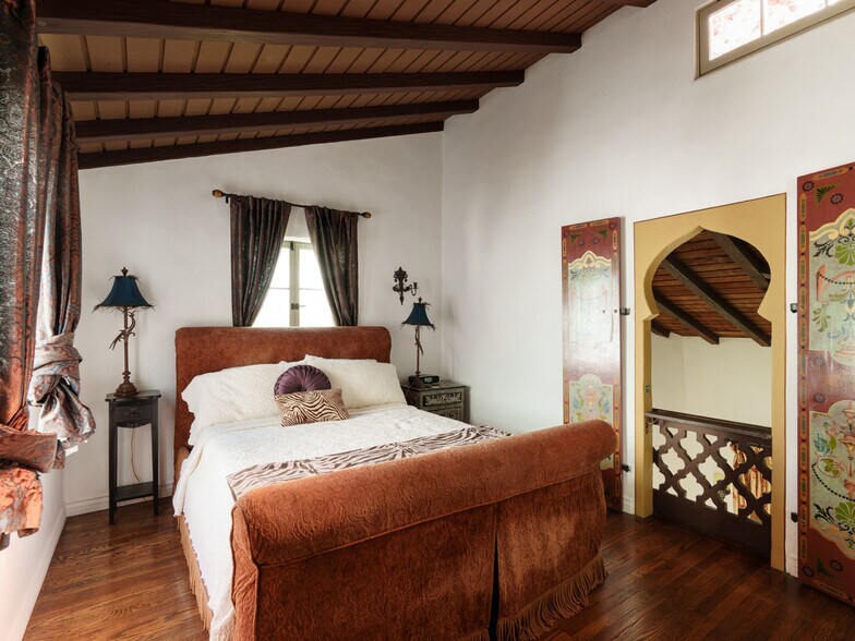 More Photos Of 8225 Fountain Ave, West Hollywood Apartments For Sale