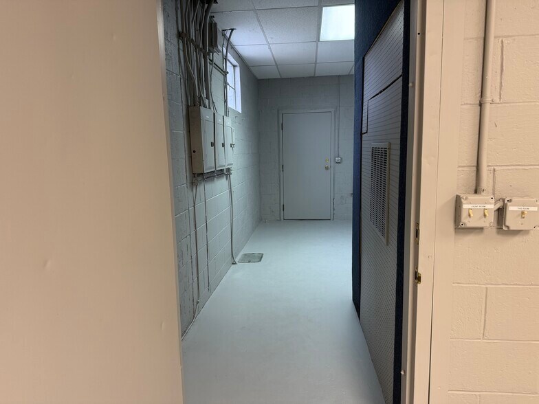 More Photos Of 3302-3304 Main St, Yakima Freestanding For Lease