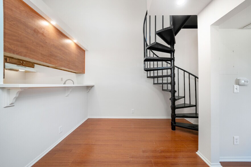 More Photos Of 4651 Cahuenga Blvd, North Hollywood Apartments For Sale