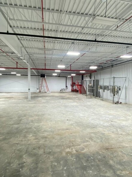 More Photos Of 90 Salmon St, Providence Manufacturing For Lease