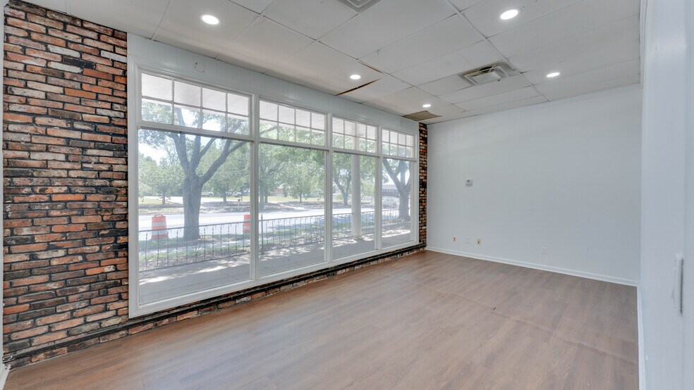 More Photos Of 615 N Main St, Moultrie Flex For Sale