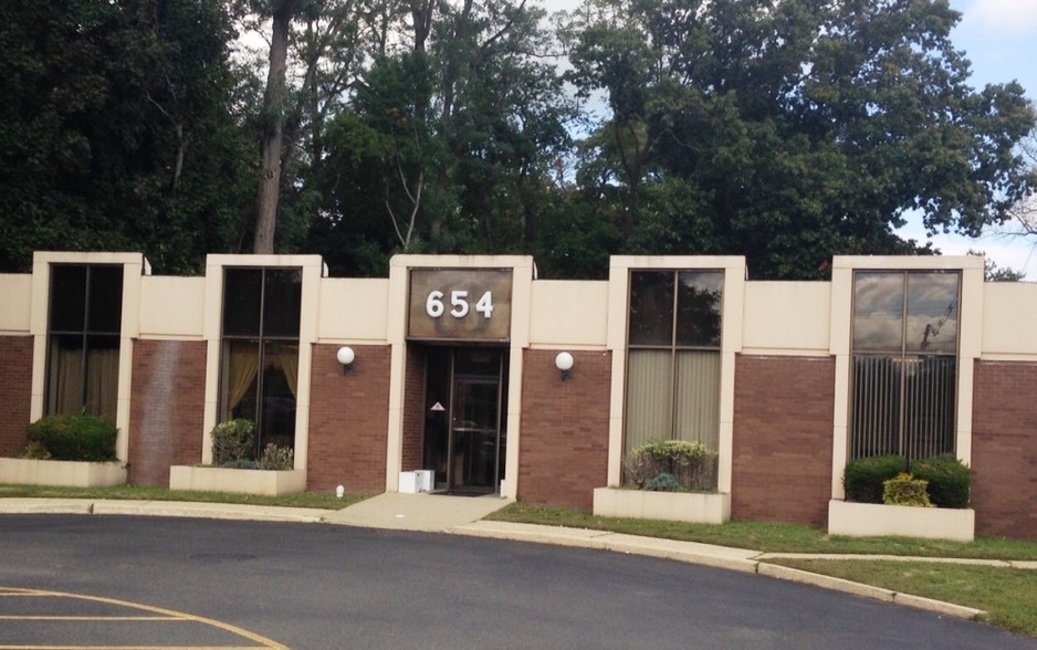 Primary Photo Of 654 Newman Springs Rd, Lincroft Office For Lease