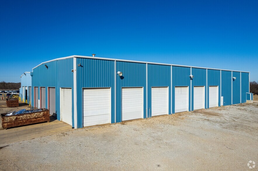More Photos Of 500 Randall St, Rhome Manufacturing For Lease