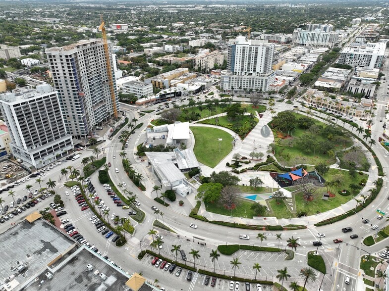 More Photos Of 418 S Federal Hwy, Hollywood Hotel For Sale