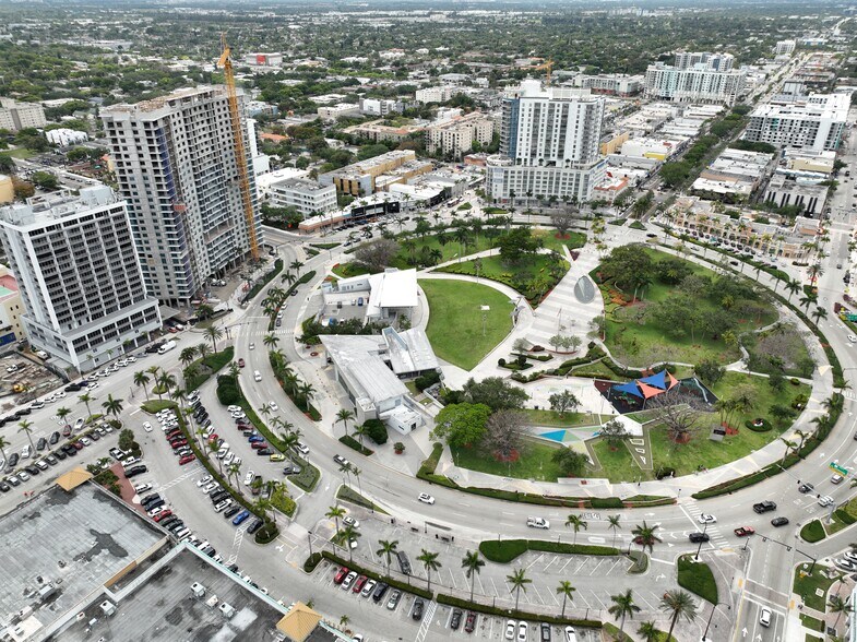 More Photos Of 418 S Federal Hwy, Hollywood Hotel For Sale