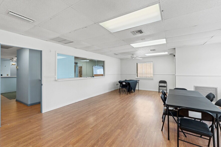 More Photos Of 215 W 6th St, Panama City Medical For Lease