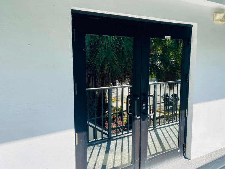 More Photos Of 2201 NE 52nd St, Lighthouse Point Medical For Sale