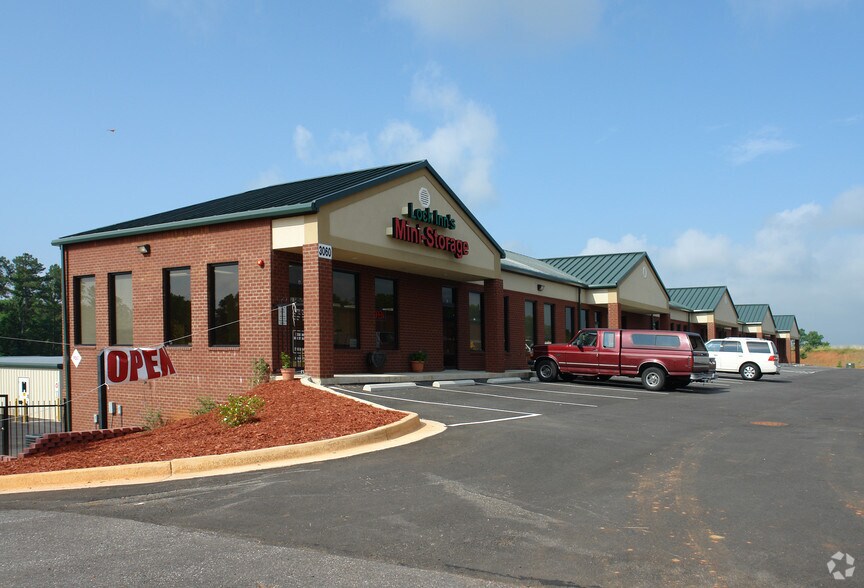 More Photos Of 3060 Keith Bridge Rd, Cumming Self Storage For Lease