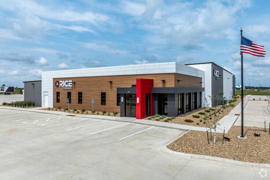 Primary Photo Of 6815 Innovation Dr, Cedar Falls Industrial For Lease