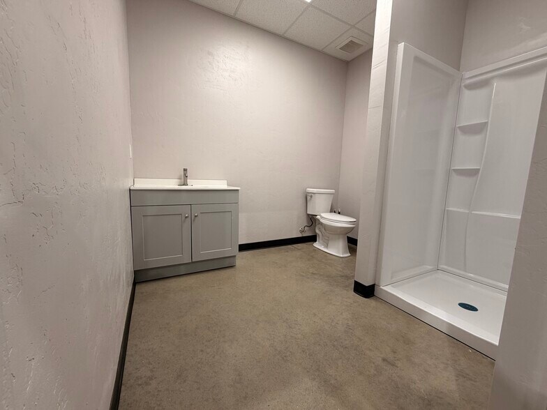 More Photos Of 3609 S County 1232 Rd, Midland Warehouse For Lease