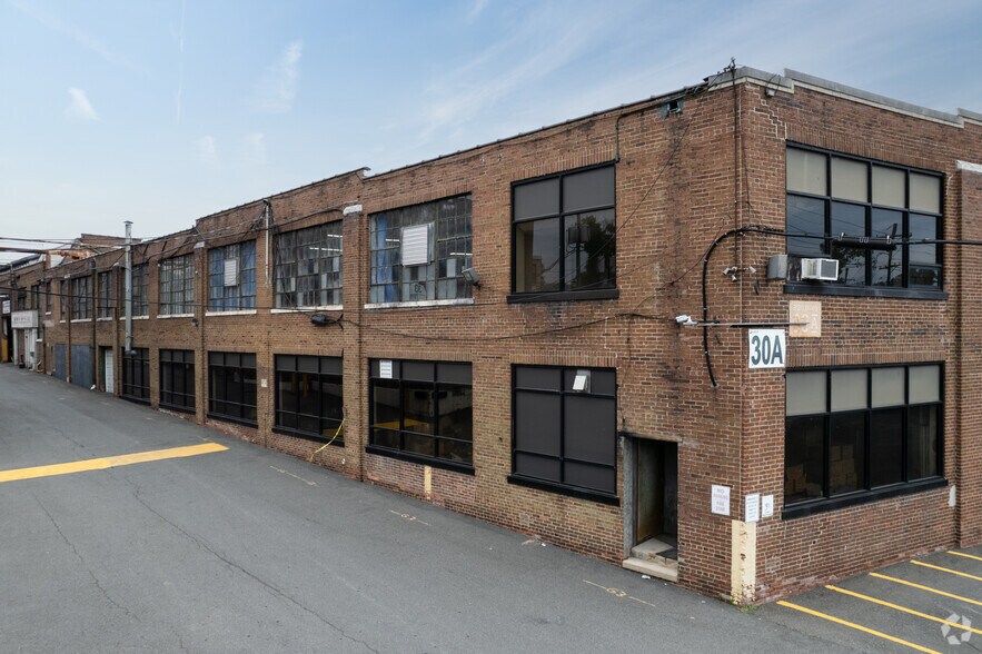 More Photos Of 20-21 Wagaraw Rd, Fair Lawn Warehouse For Lease