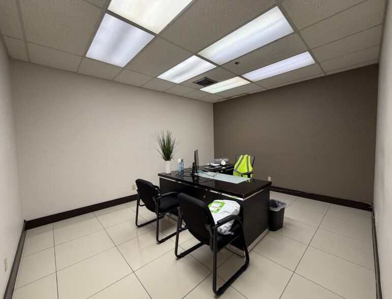 More Photos Of 8900 San Mateo Dr, Laredo Warehouse For Lease