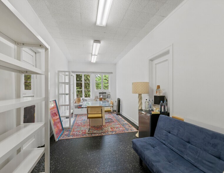 More Photos Of 6646 Hollywood Blvd, Hollywood Storefront Retail Office For Sale