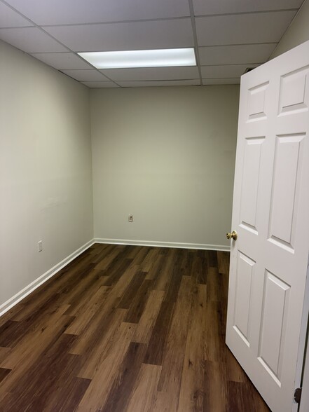 More Photos Of 221 Executive Cir, Savannah Office For Lease