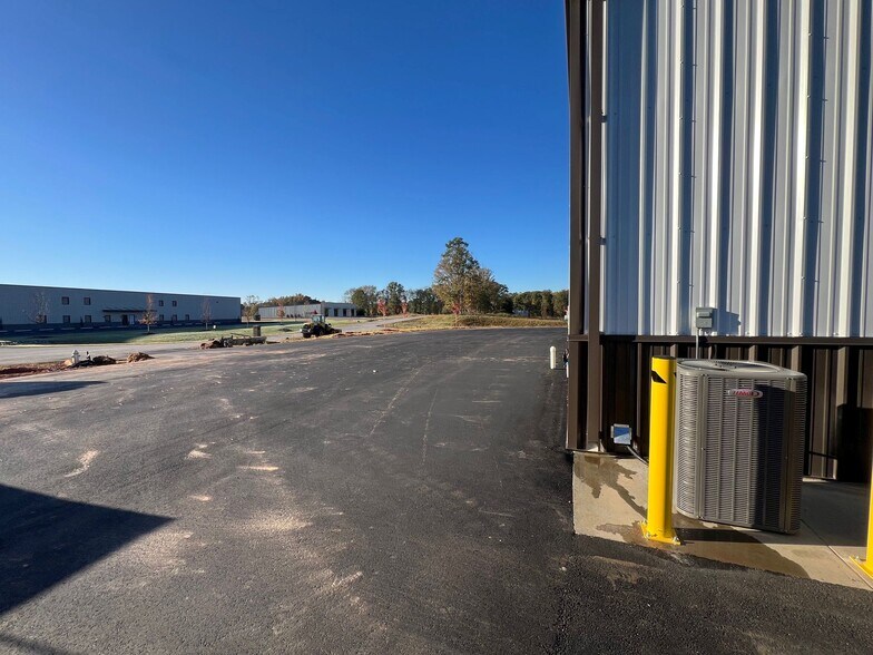 More Photos Of 1200 Commerce St, Madison Warehouse For Lease