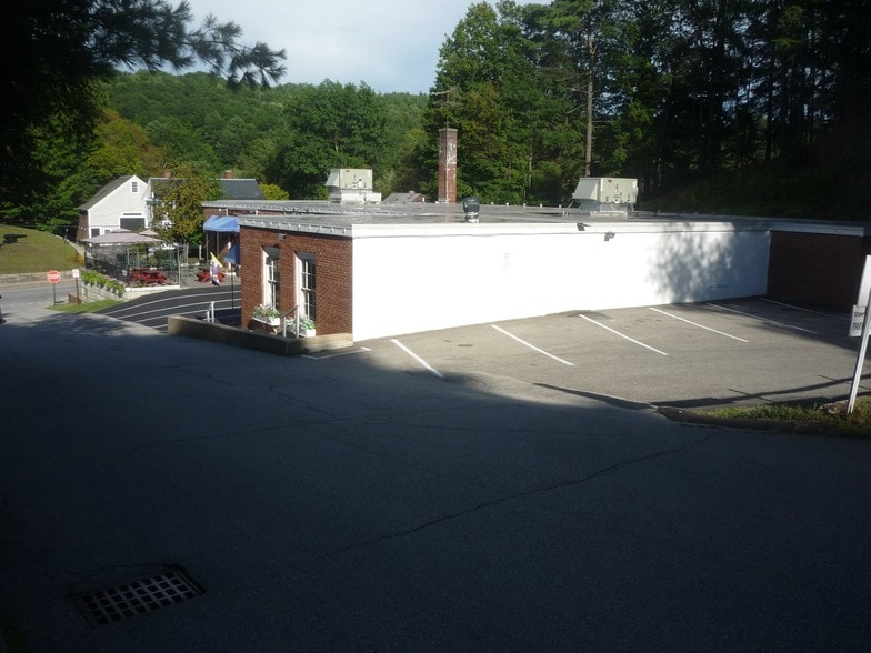 More Photos Of 43 Grove St, Peterborough Freestanding For Sale