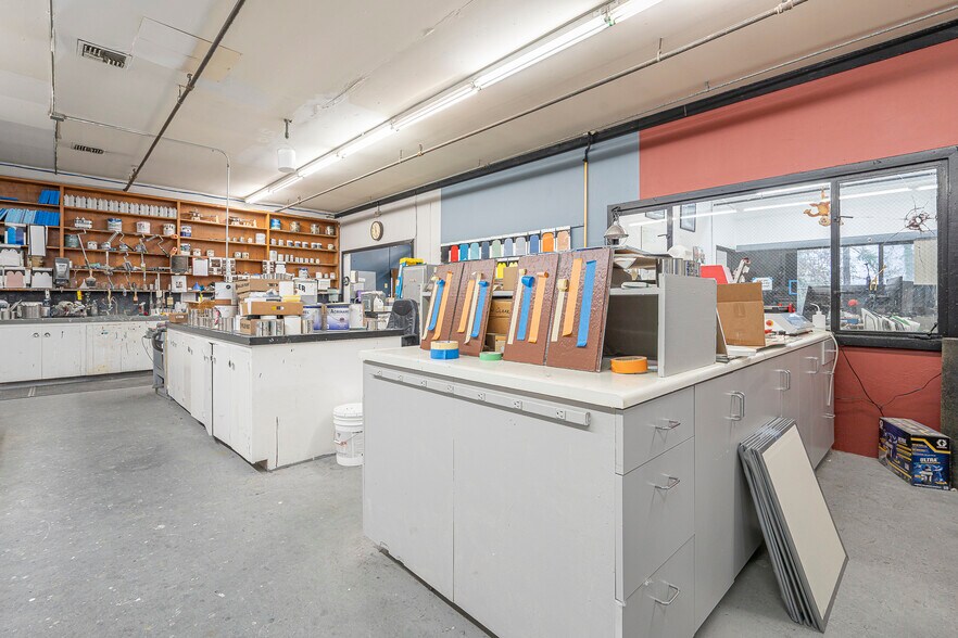 More Photos Of 12812 NE Whitaker Way, Portland Warehouse For Lease