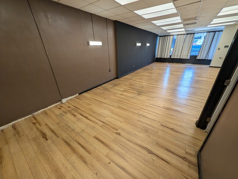 More Photos Of 593 Kamehameha Hwy, Pearl City Storefront Retail Office For Lease