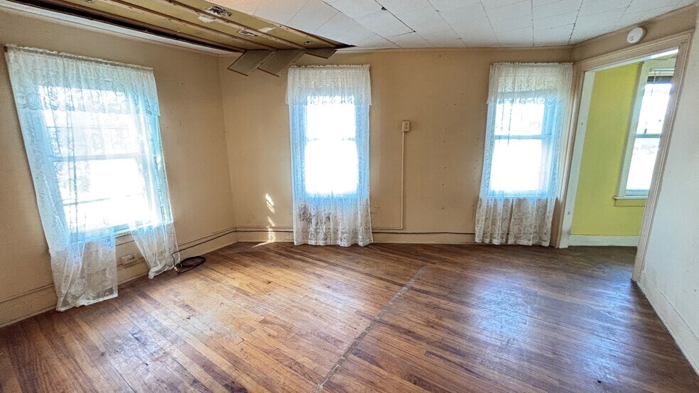 More Photos Of 801 Columbia St, Hudson Storefront Retail Residential For Sale