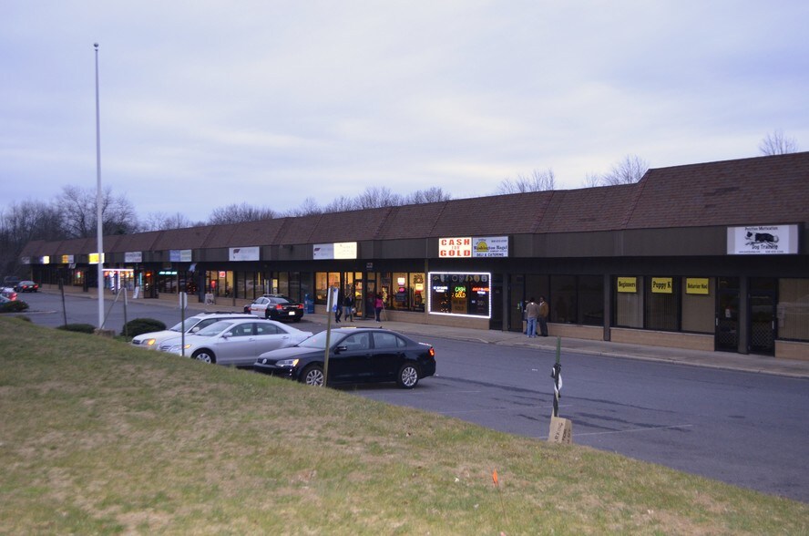 More Photos Of 400 E Washington Ave, Washington Restaurant For Lease