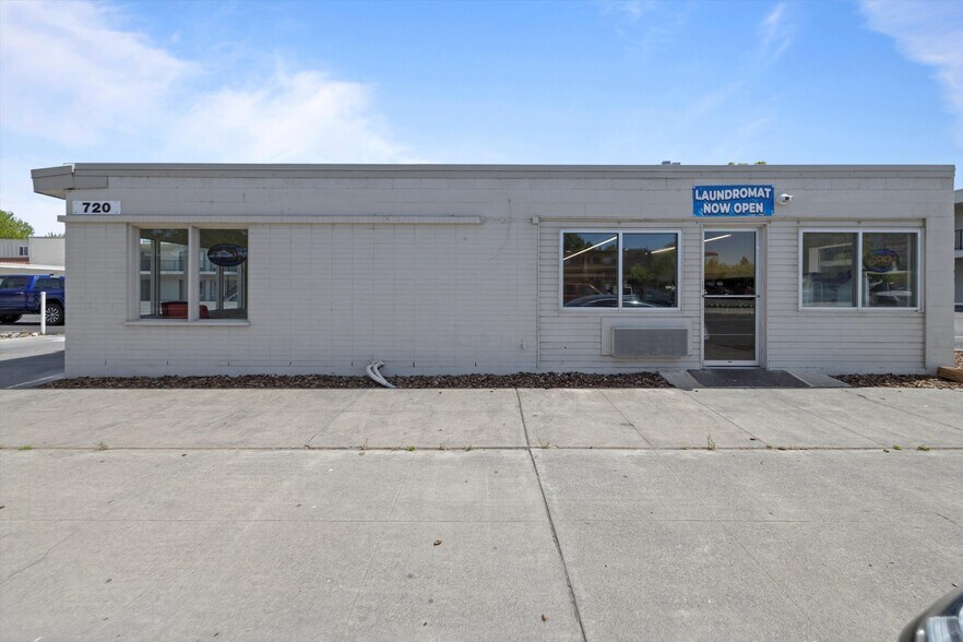 More Photos Of 720 W Lewis St, Pasco Hotel For Sale