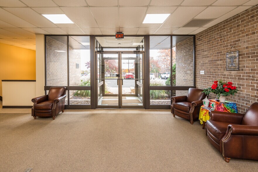 More Photos Of 1423 Randy Ln, Jefferson City Office For Sale