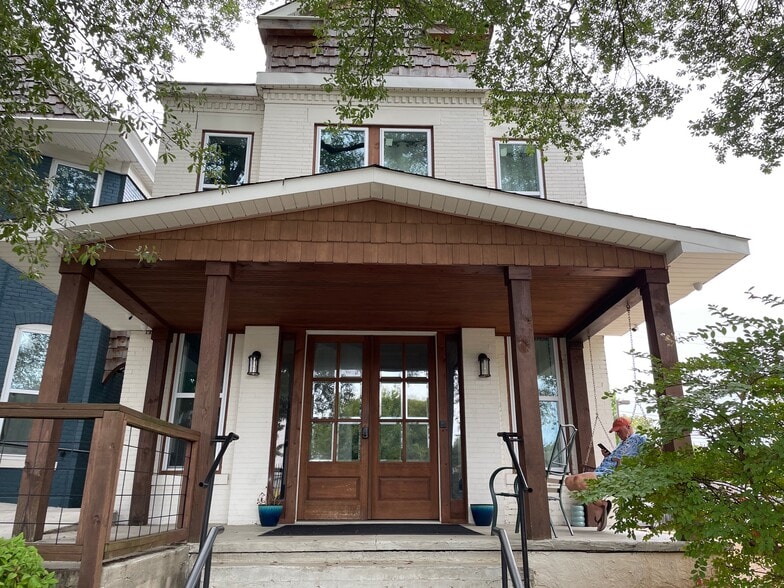 More Photos Of 924 E 8th St, Chattanooga Dormitory For Sale