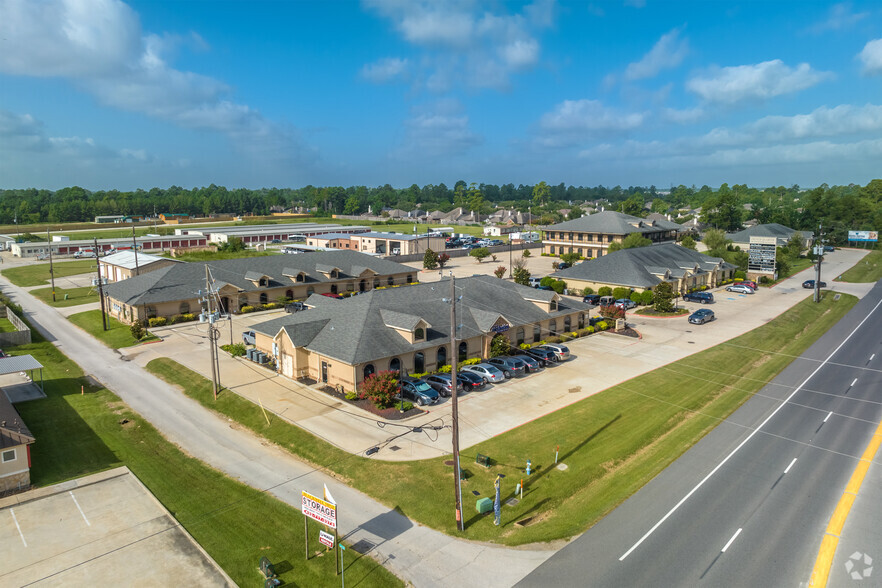 More Photos Of 7115 FM 2920, Spring Unknown For Lease