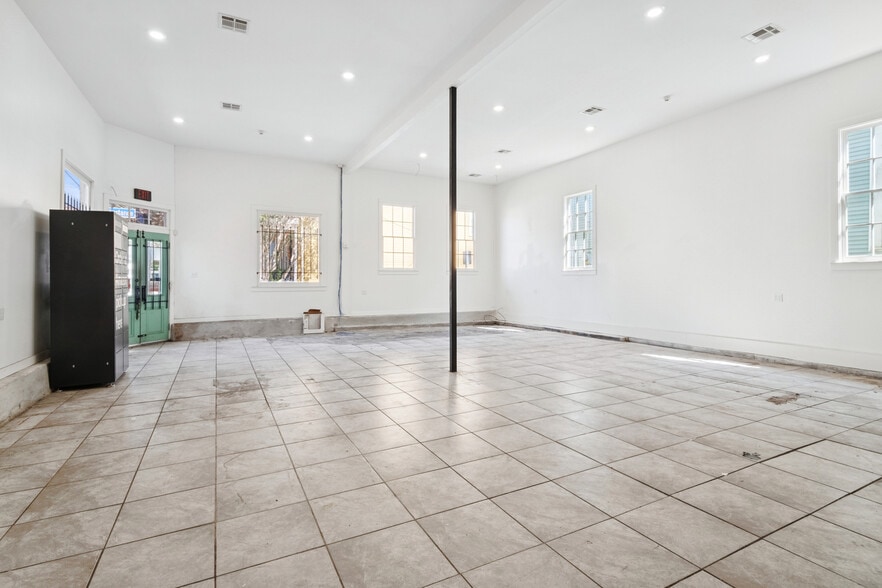 More Photos Of 2372 Constance St, New Orleans Convenience Store For Lease