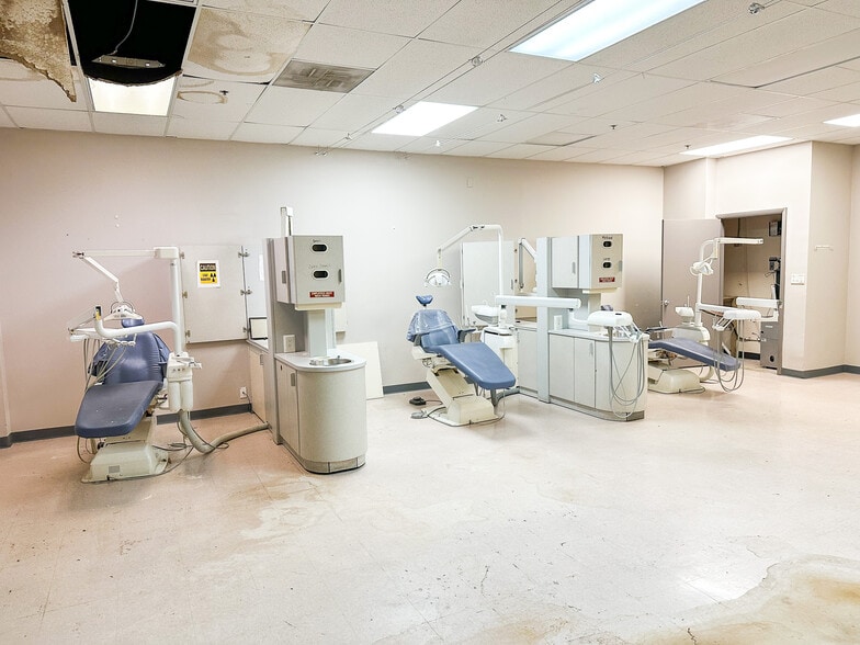 More Photos Of 7841-7899 Pines Blvd, Pembroke Pines Supermarket For Sale