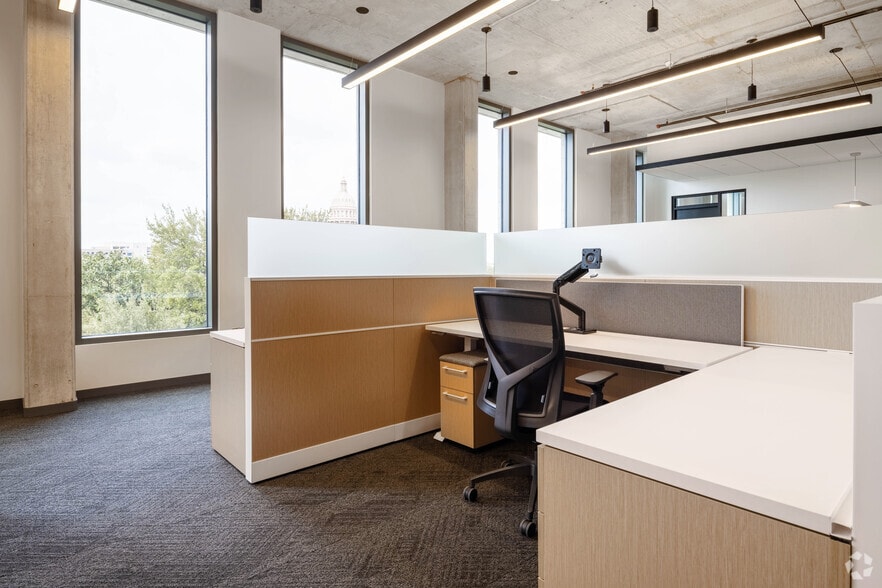 More Photos Of 203 W 10th St, Austin Office For Lease