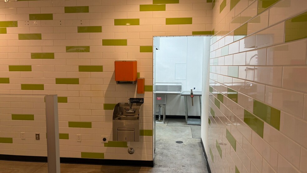 More Photos Of 8460 W Sunset Rd, Las Vegas Unknown For Lease
