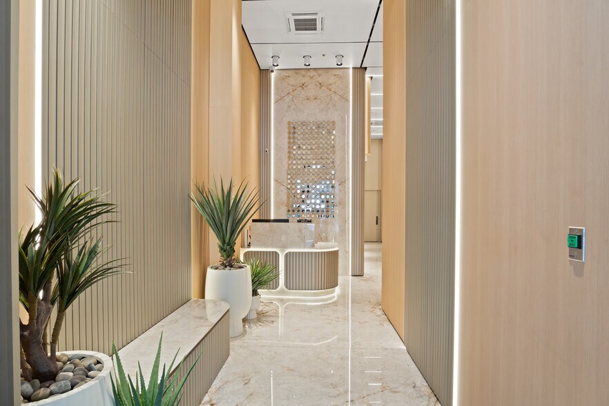 More Photos Of 363 Penn Plaza, New York Office For Lease