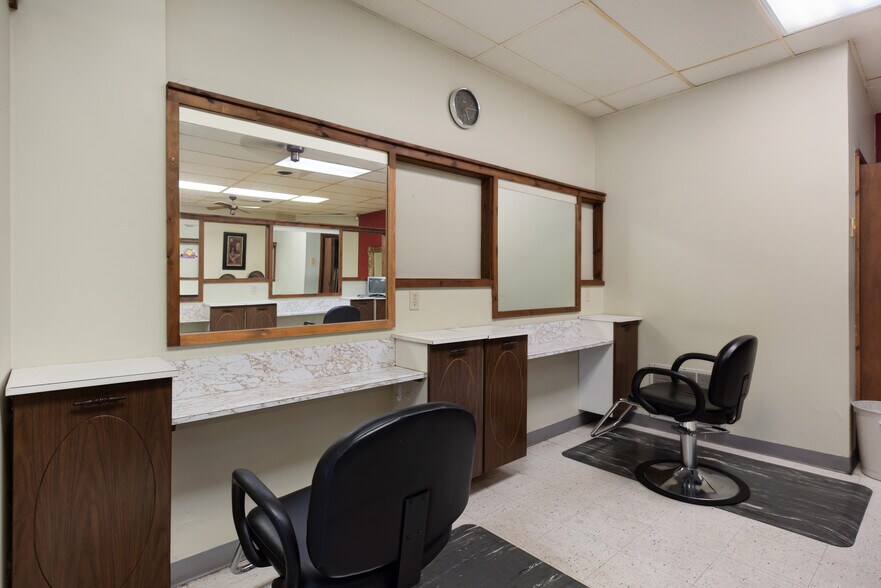 More Photos Of 4801 N Welcome Ave, Minneapolis Freestanding For Sale